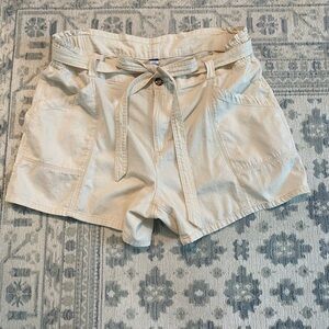 Old Navy Women's Tan Cargo Shorts